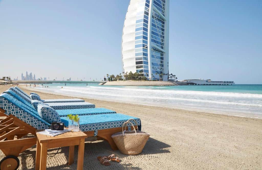 Jumeirah Beach Hotel plaza