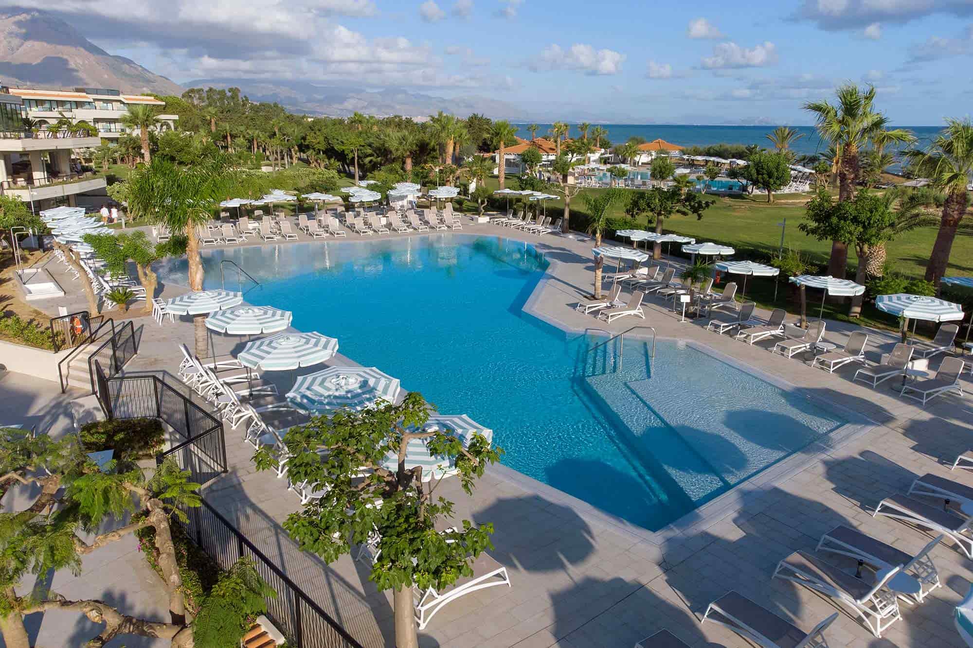 grand-palladium-sicilia-resort-spa-piscina-sicilia