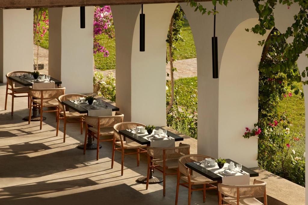 Minos Beach Art Hotel restoran