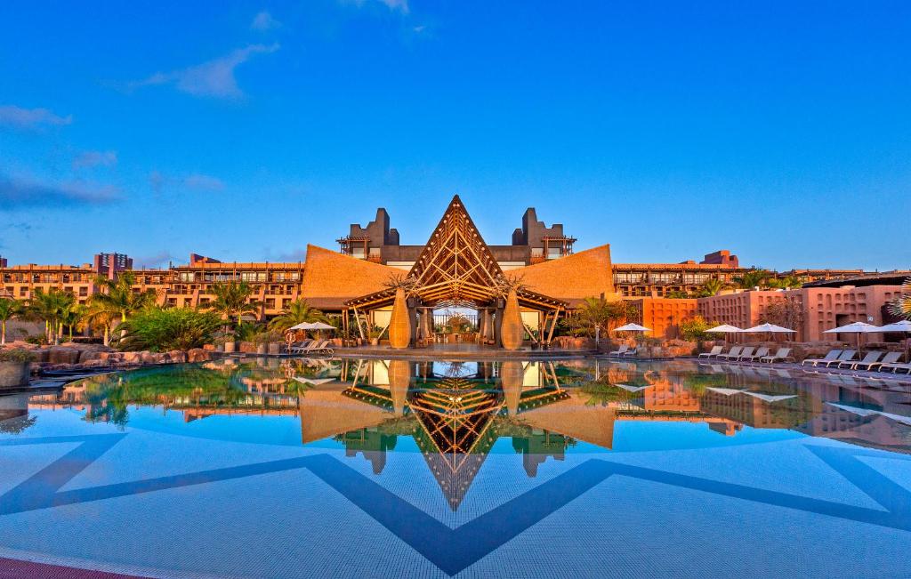lopesan-baobab-resort