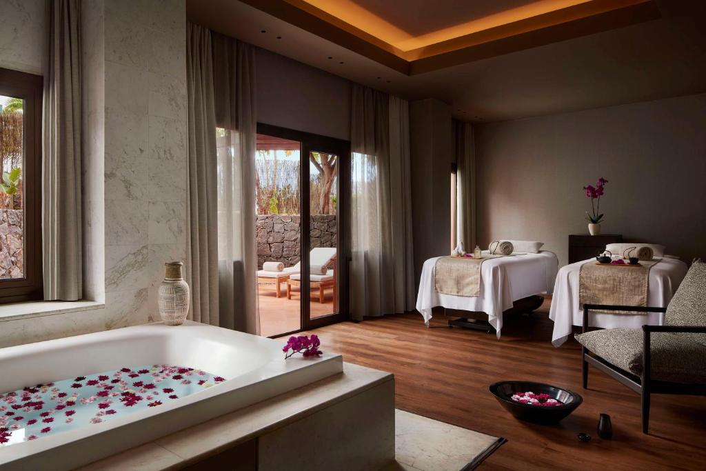 Tivoli La Caleta spa