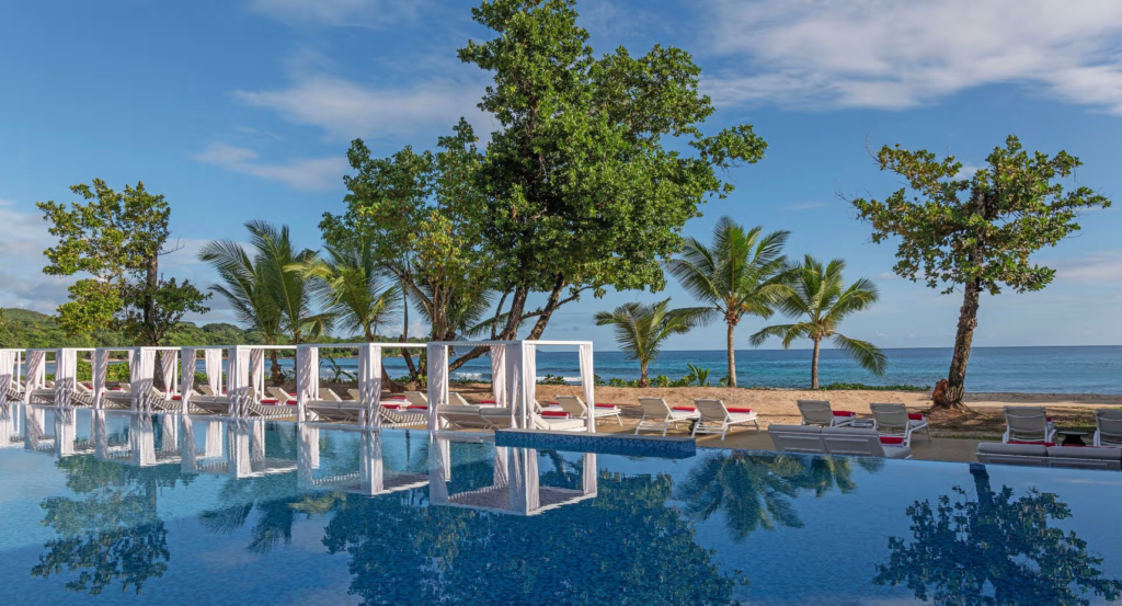 Avani+ Barbarons Seychelles plaza
