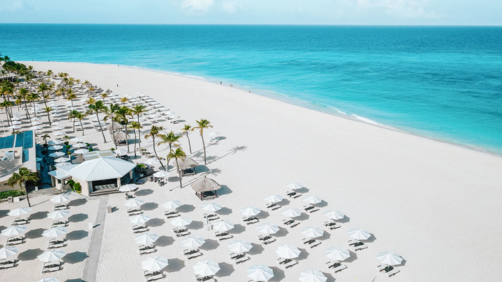 Bucuti & Tara Beach Resort plaza