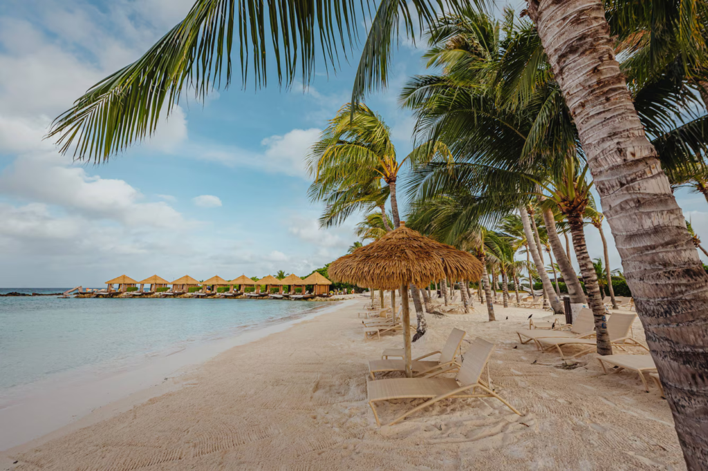 Renaissance Wind Creek Aruba Resort plaza
